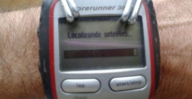 ¿Tu Forerunner 305 se apaga solo tras cambiar la batería?